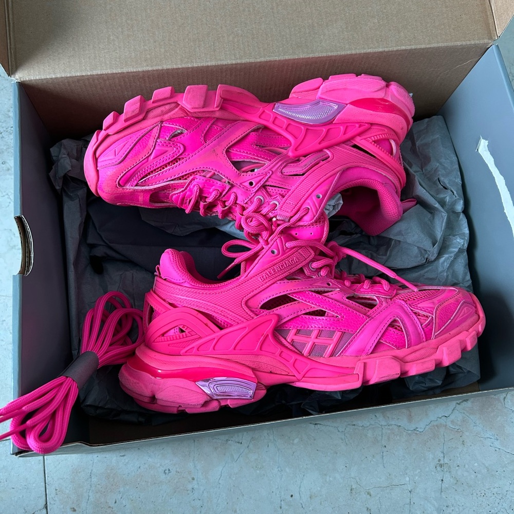 Beautiful pink authentic Balenciaga sneakers worn once like new!!